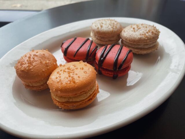 💥New Macaron Flavors💥

Check out these new macaron flavors, which includes Sweet Candied Sweet Potatoes, Chocolate Covered Strawberries, and Cereal Milk. All of these new flavors are also gluten-free.

Stop in today before we close at 3 to check out our macarons and our other weekly specials!

-

#helenascafeandcreperie #cafe #bakery #creperie #macaron #cake #cheesecake #coffee #latte #espresso #carlislepa